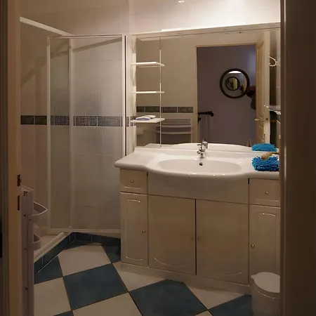 Les Glycines, Marais Poitevin Magne (Deux-Sevres)