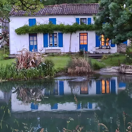 بيت للعطل Les Glycines, Marais Poitevin Magne (Deux-Sevres)