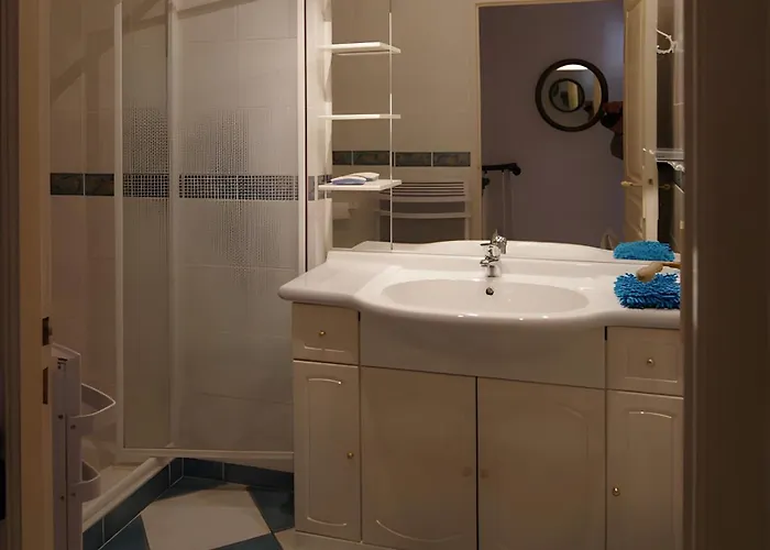 Les Glycines, Marais Poitevin Magne (Deux-Sevres)