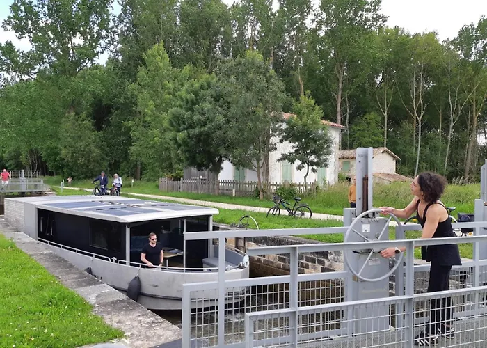 Les Glycines, Marais Poitevin 度假居 Magne (Deux-Sevres)